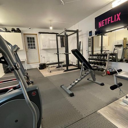 4-Bedroom Villa With Private Gym And Hot-Tub เรคยาวิก ภายนอก รูปภาพ