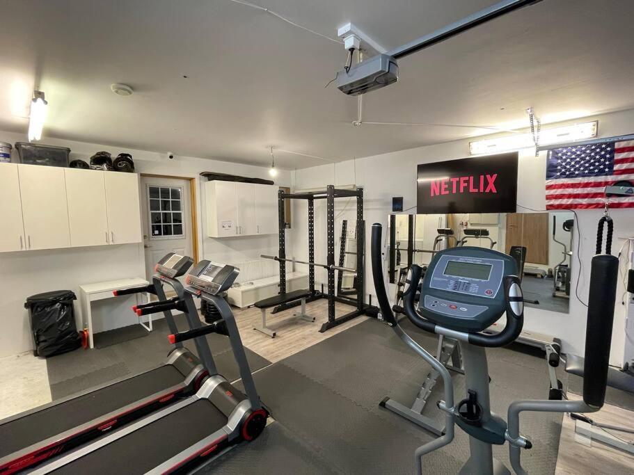 4-Bedroom Villa With Private Gym And Hot-Tub เรคยาวิก ภายนอก รูปภาพ